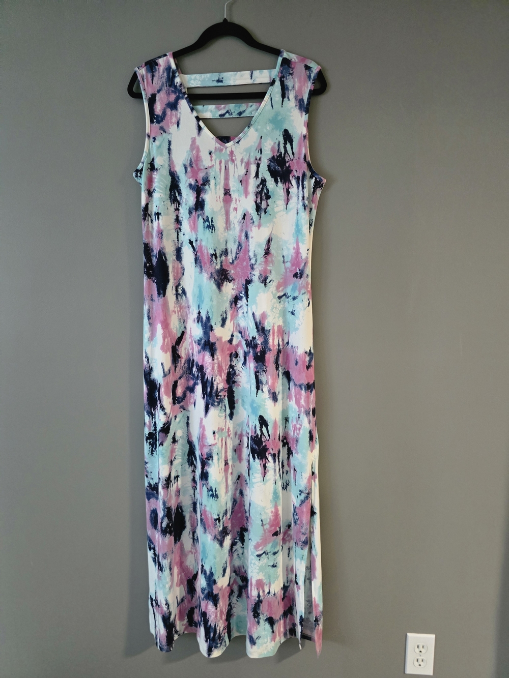 V-Neck Sleeveless Maxi Dress Featuring an Abstract Watercolour Pattern